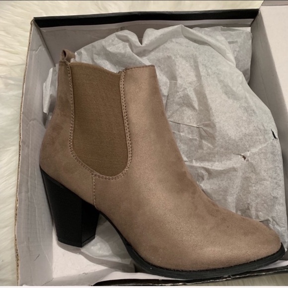 Sociology Women's Chelsea Booties mushroom Gray - Picture 5 of 6